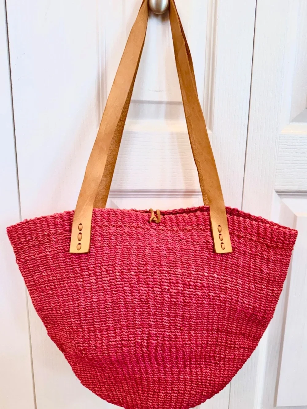 *NWOT Hot Pink Straw Hobo Bag, Tan Leather Straps Button Loop Closure, Unbranded